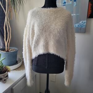 Love Tree White Fluffy Cropped Sweater Women’s Size L | Soft Shag Crewneck
